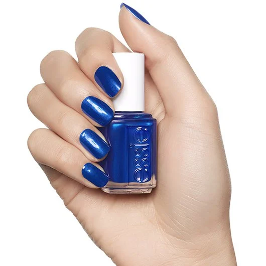 essie-enamel-aruba-blue-on-hand-1