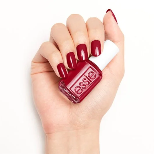 essie-enamel-fishnet-stocking-hand-1-530