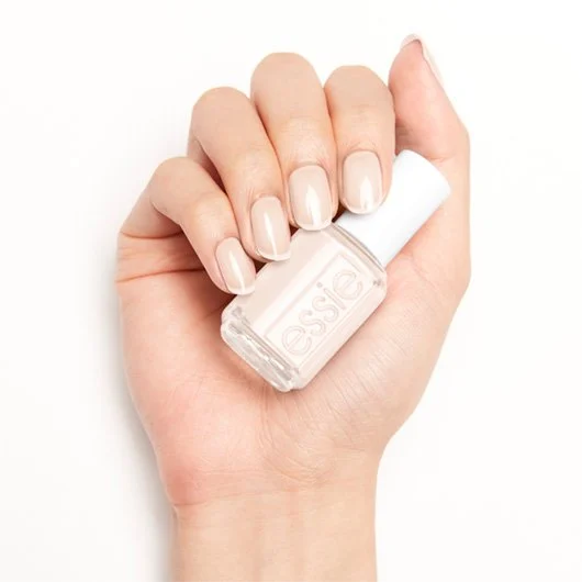 essie-enamel-marshmallow-hand-1-530