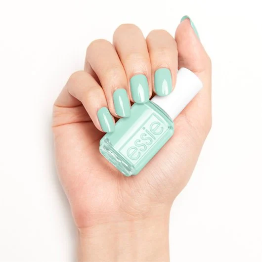 essie-enamel-mint-candy-apple-hand-1-530