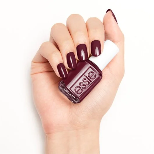 essie-enamel-sole-mate-hand-1-530