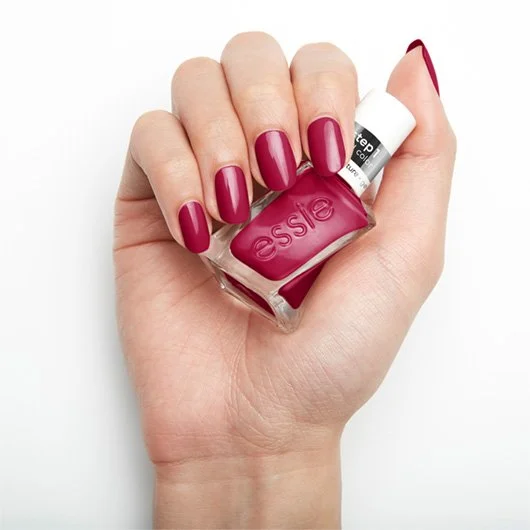 essie-gel-couture-pattern-play-chevron-trend-hand-1-530