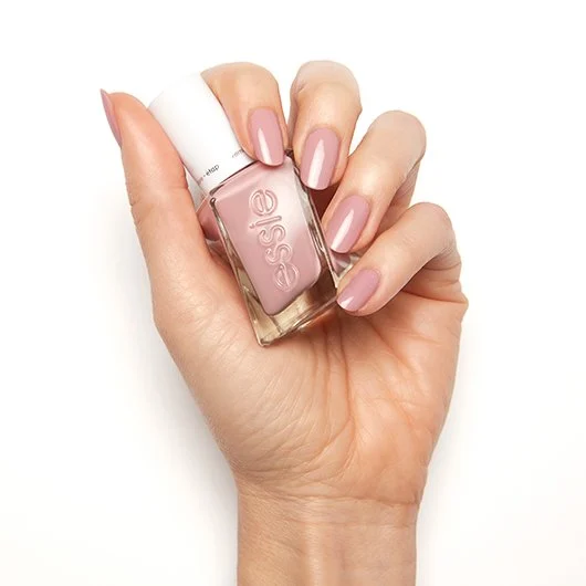 essie-gel-couture-touch-up-on-hand-1